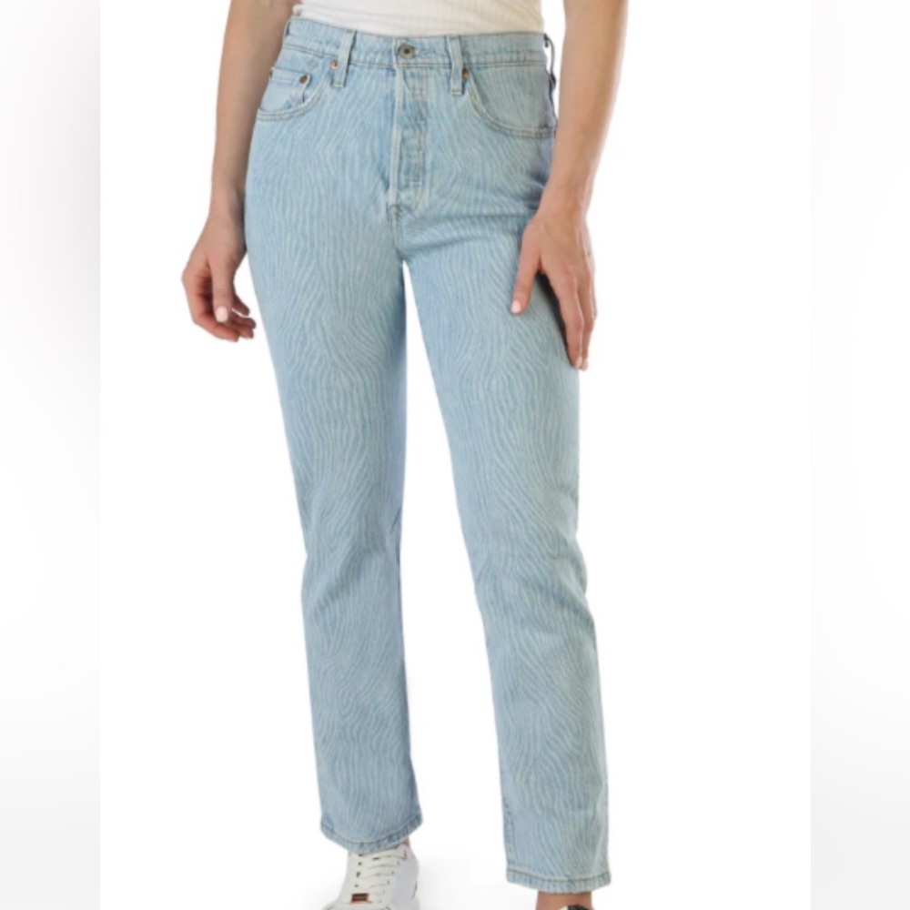 Levi’s The Original 501 cropped jeans size 25 New light wash button fly